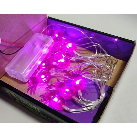 FUN WORLD HALLOWEEN 5.9 FT LED LIGHT STRAND OF SPIDERS NEW OPEN BOX - Picture 5 of 5